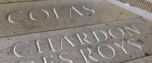 lettres gravées. Les roches qui dansent