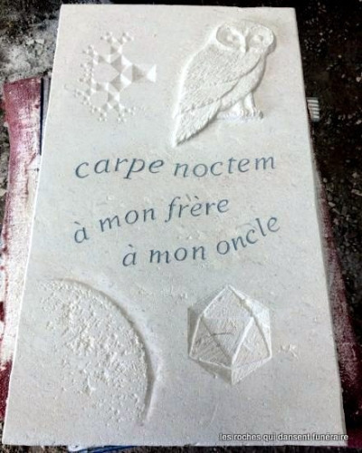 Monument funéraire. Les roches qui dansent