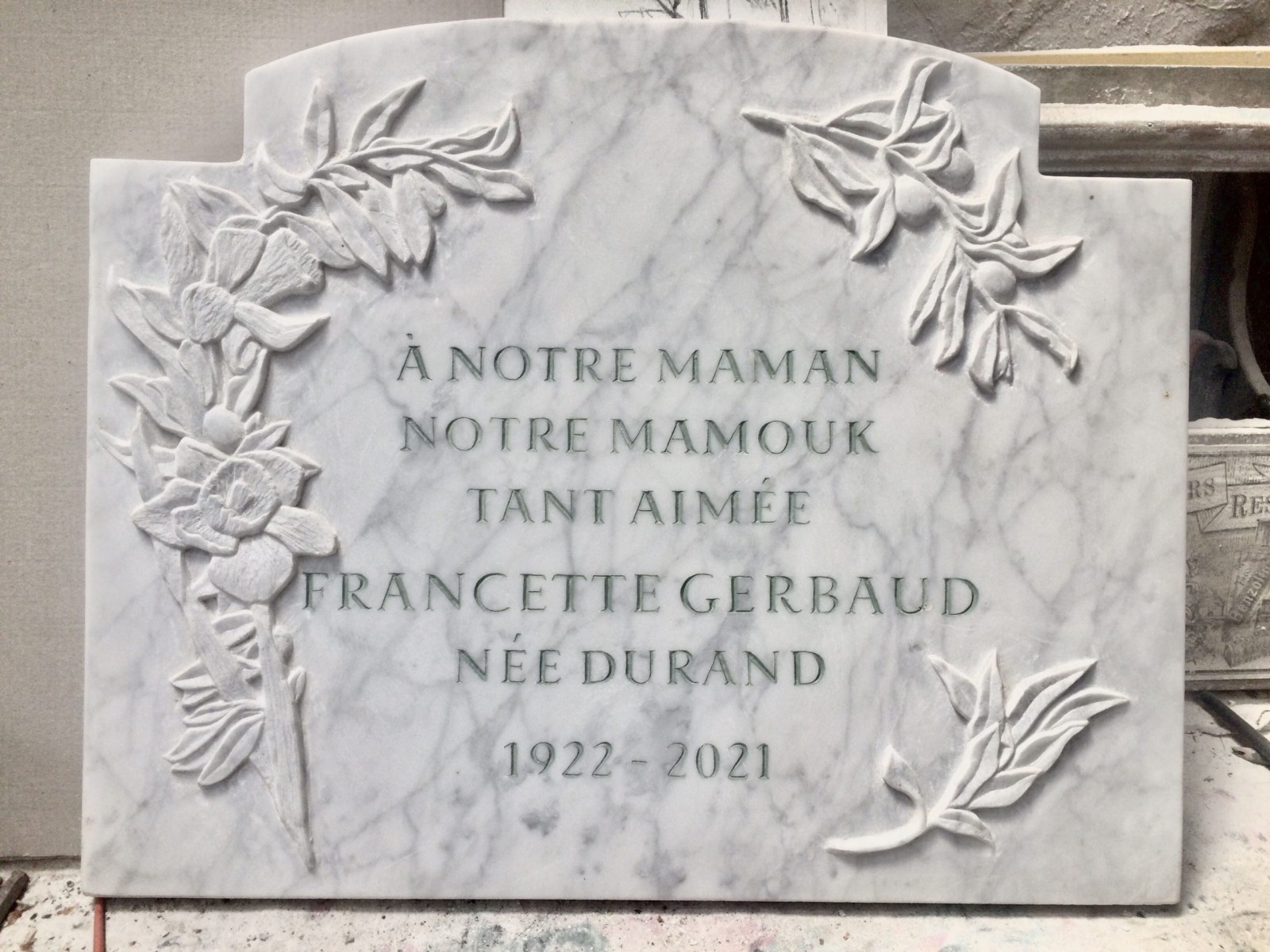 plaque marbre gravée. Les roches qui dansent