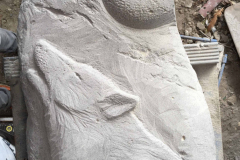 Sculpture funéraire chien. Les roches qui dansent