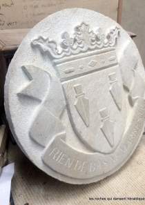 art héraldique en pierre