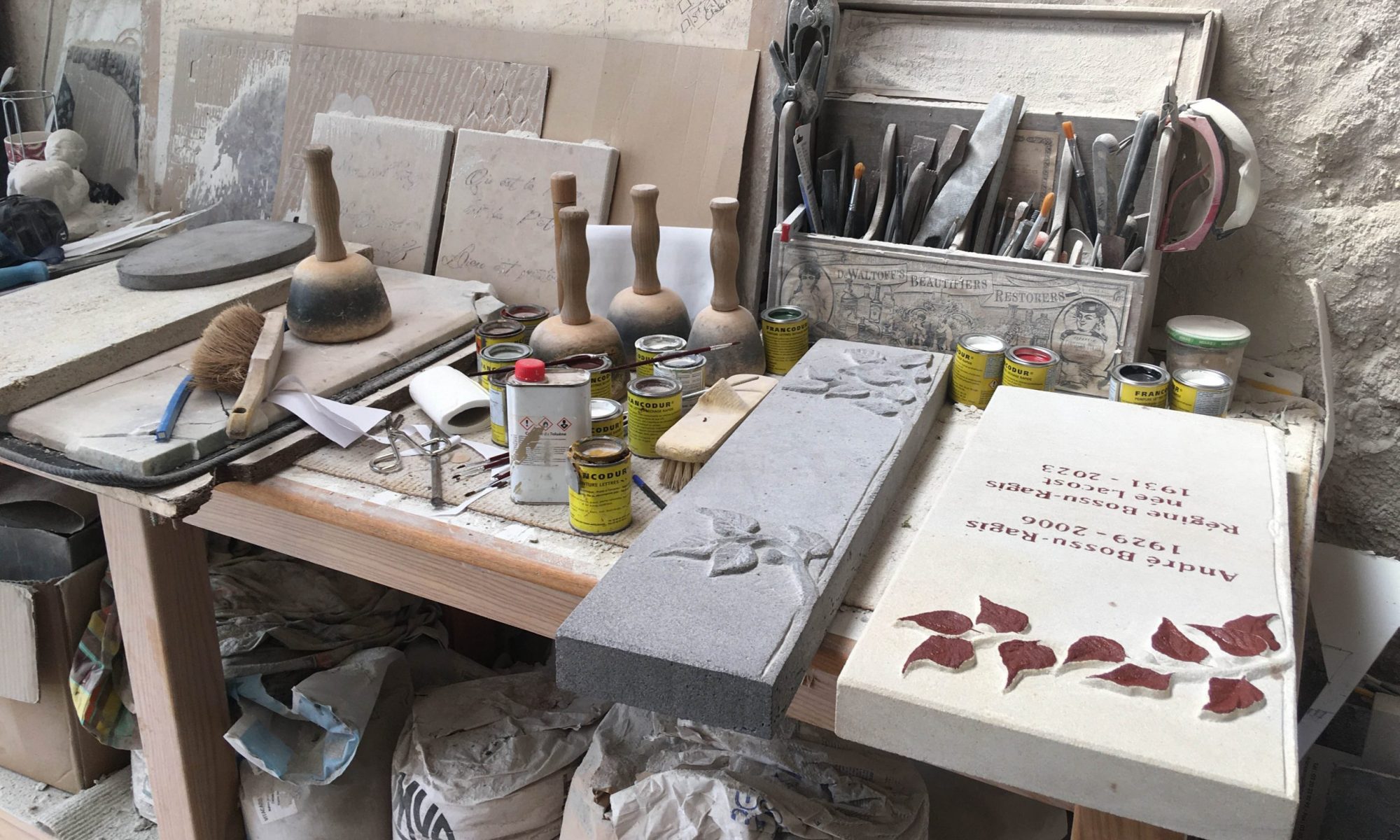 es roches qui dansent gravures et sculptures sur pierre